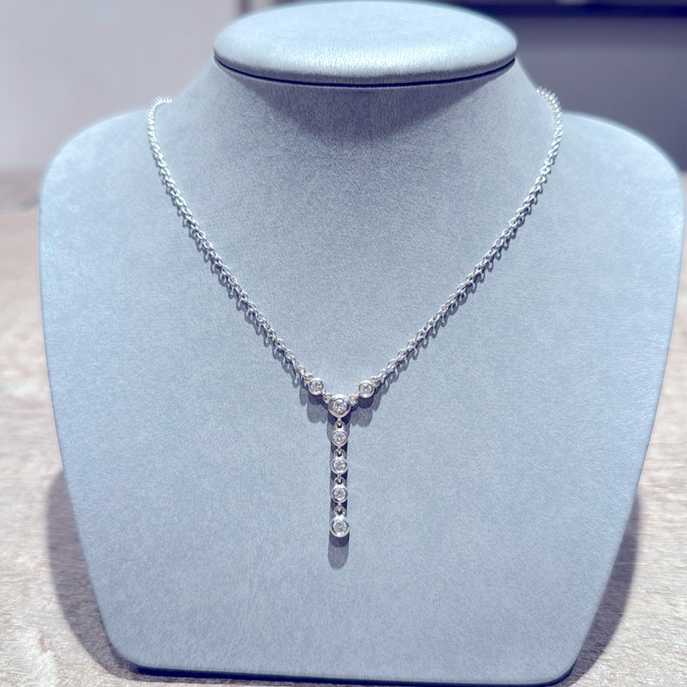 Necklace white gold diamond